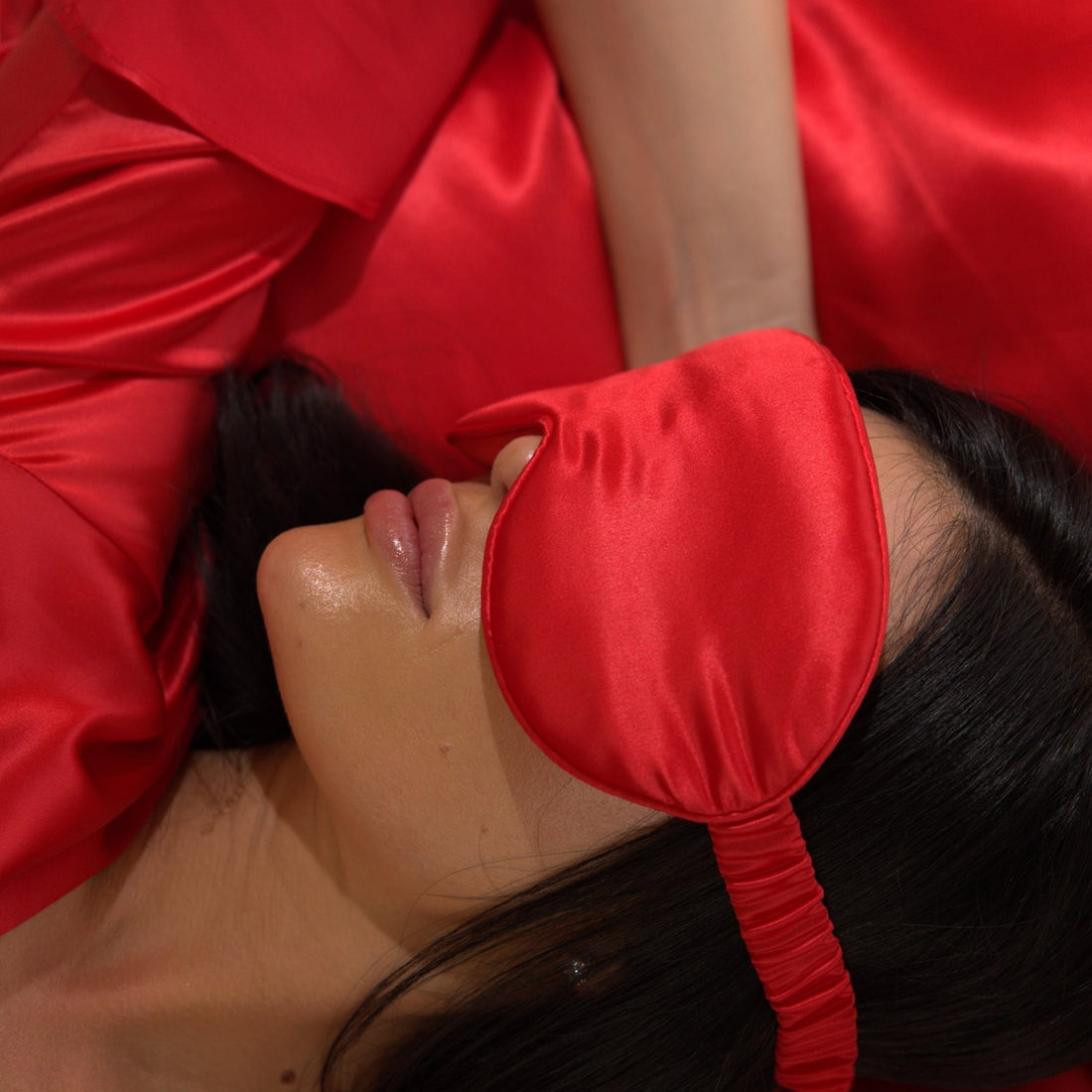buy-red-silk-sleep-mask-blackout-3D